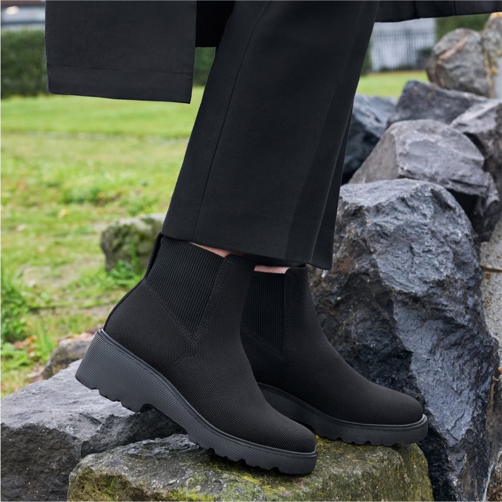 NIB - Vivaia Round-Toe Platform Chunky Wedge Boots (Everly) - size 7